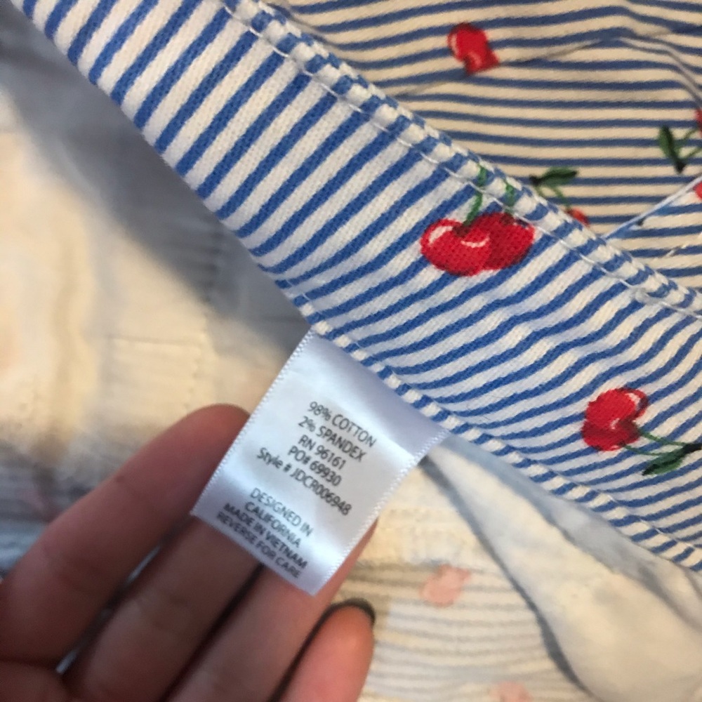 Cherry low rise shorts - Picture 3 of 6